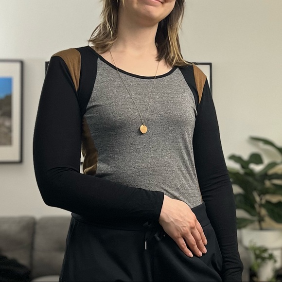 Long Sleeve Top with Colour blocks - Picture 3 of 7